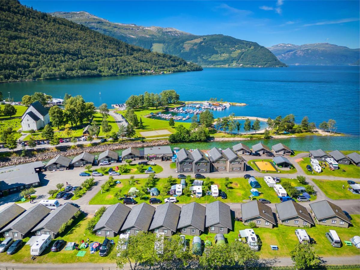 Mikkelparken Ferietun Hotel Кихсарвик Екстериор снимка