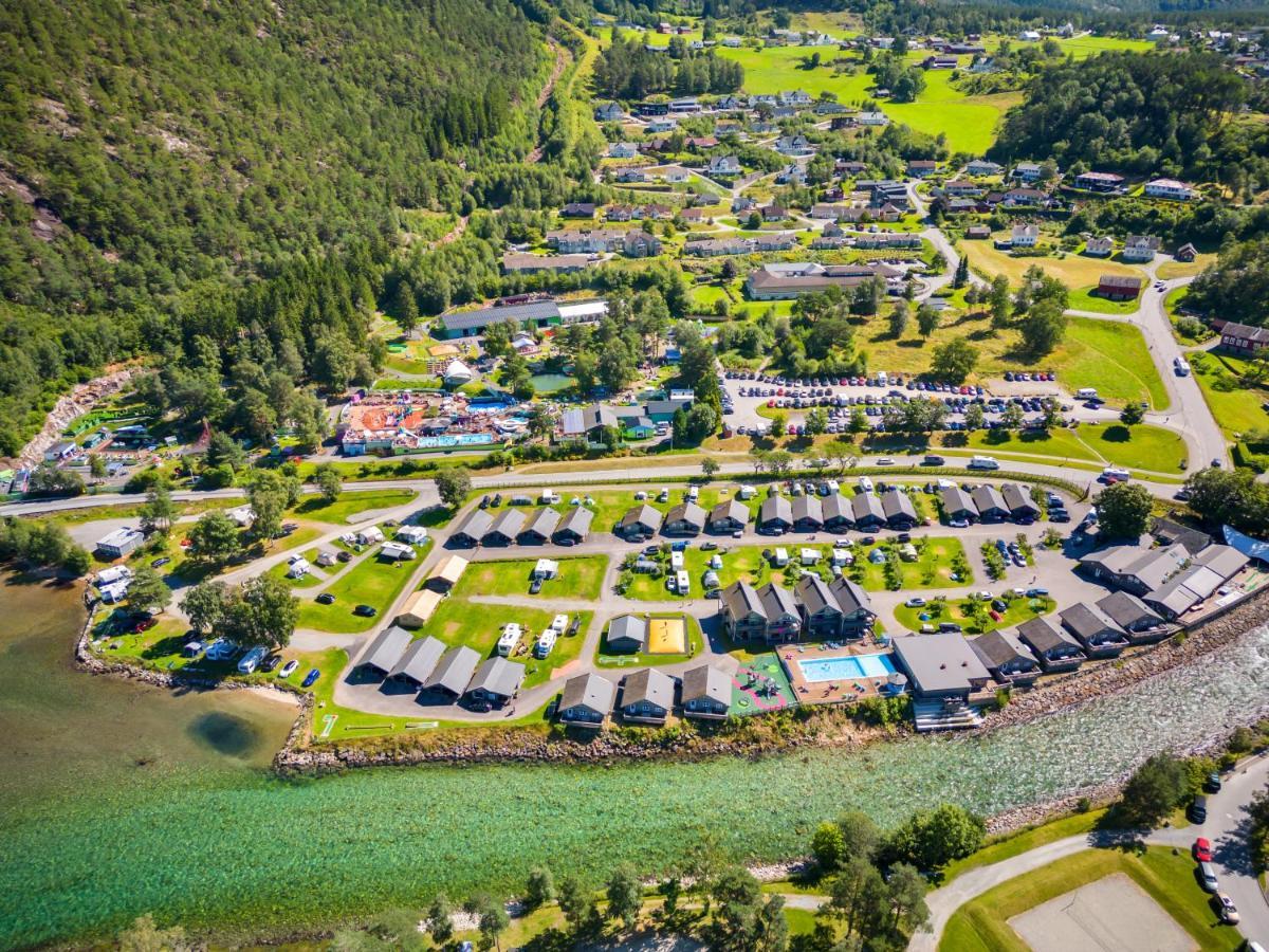 Mikkelparken Ferietun Hotel Кихсарвик Екстериор снимка
