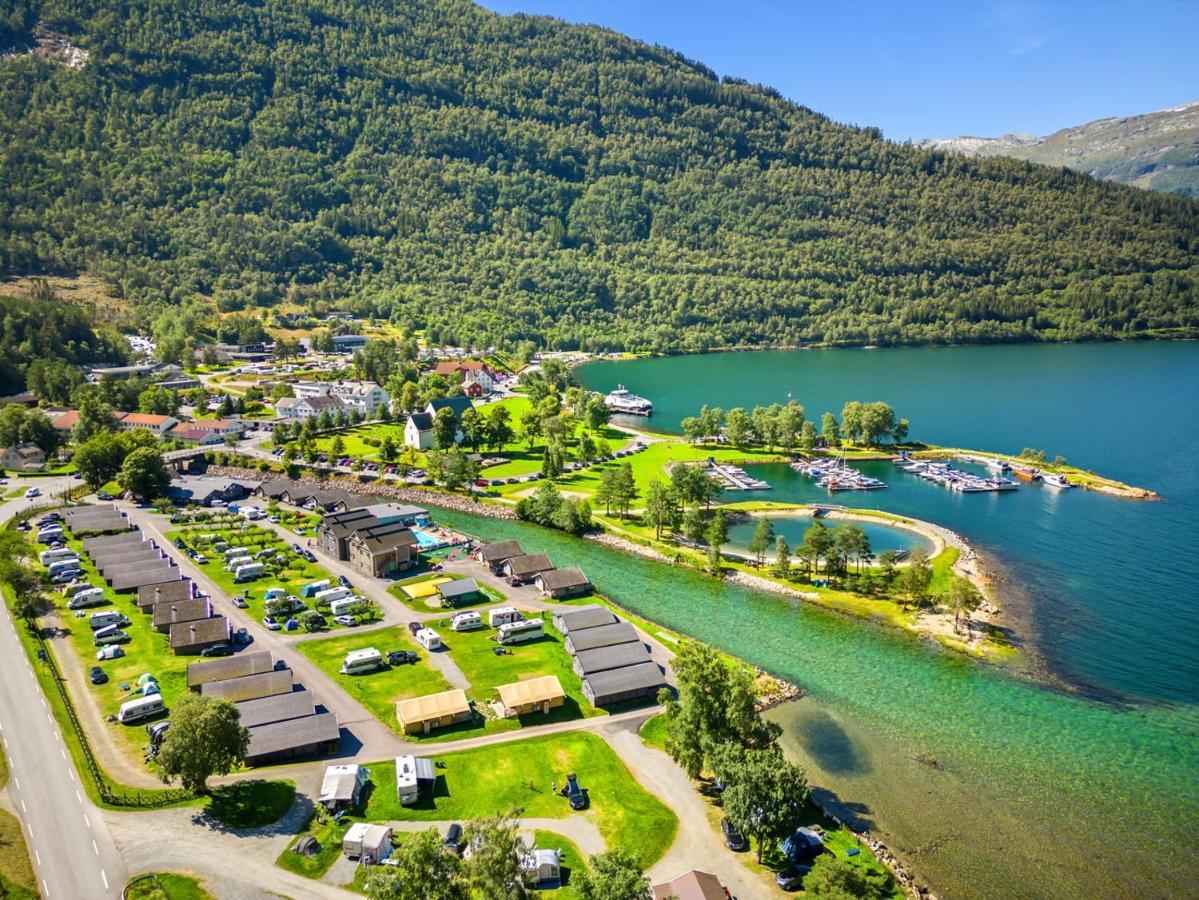 Mikkelparken Ferietun Hotel Кихсарвик Екстериор снимка